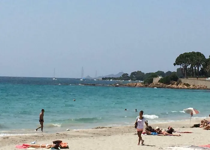 Golfe Pres Des Plages